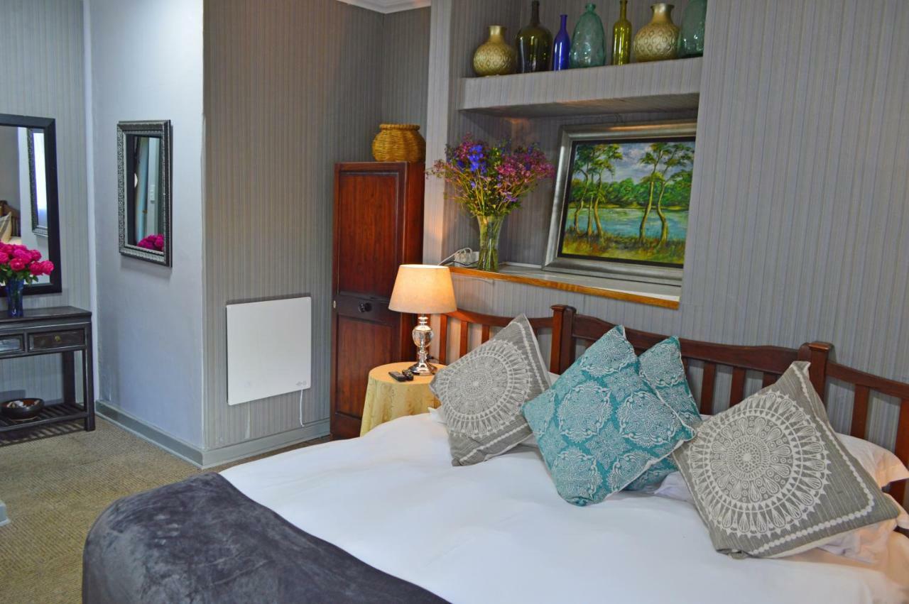 Rabbit Hole Hotel 3*