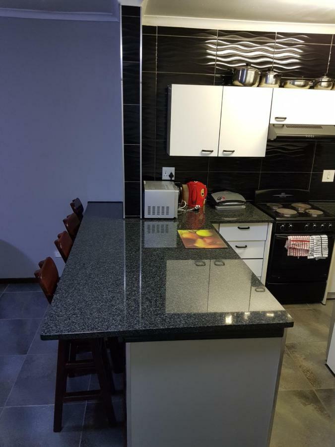 Executive 2 Bed Apartment, Free Wifi And Dstv Apartment