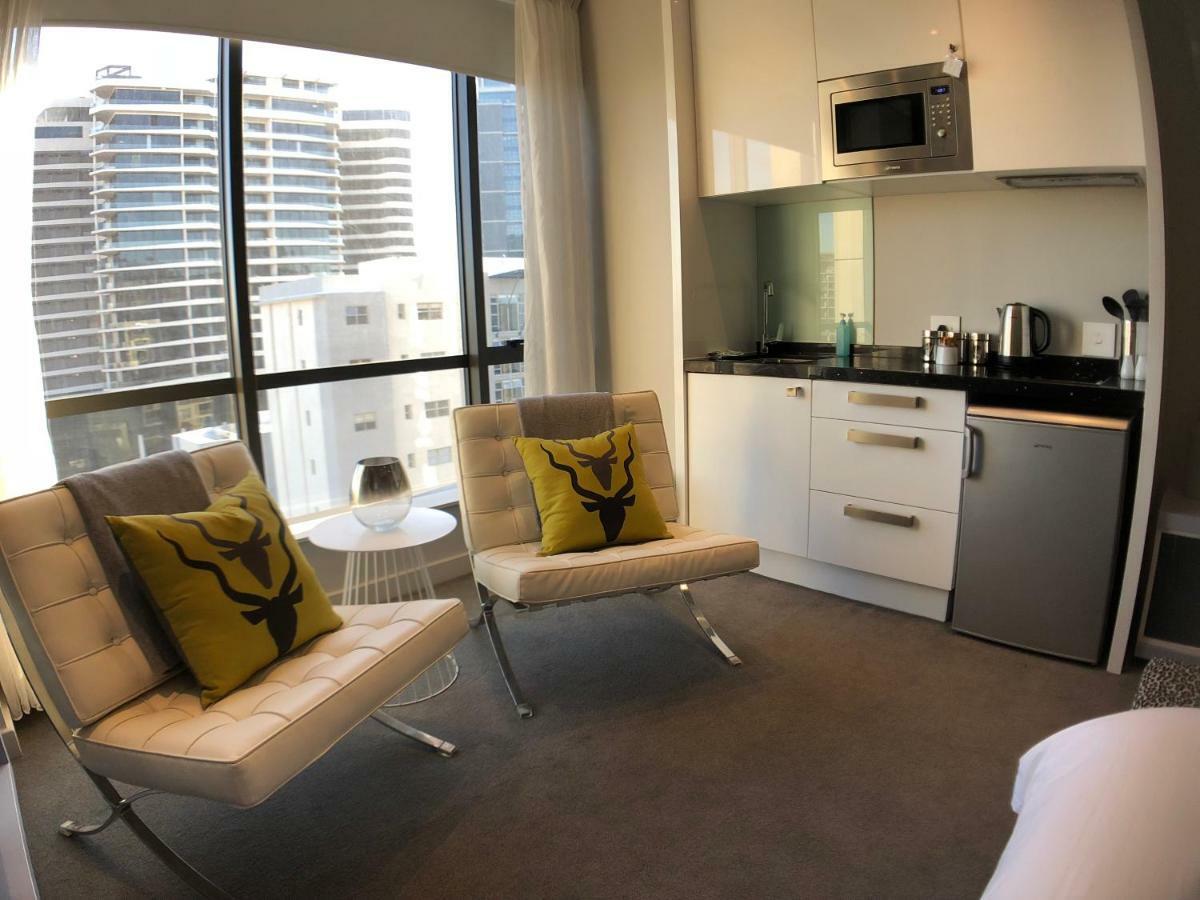 Sandton Skye Apartment *