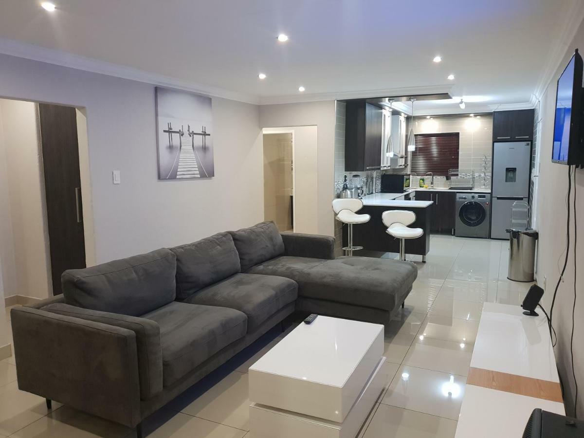 Semeni Asante 16 * Johannesburg