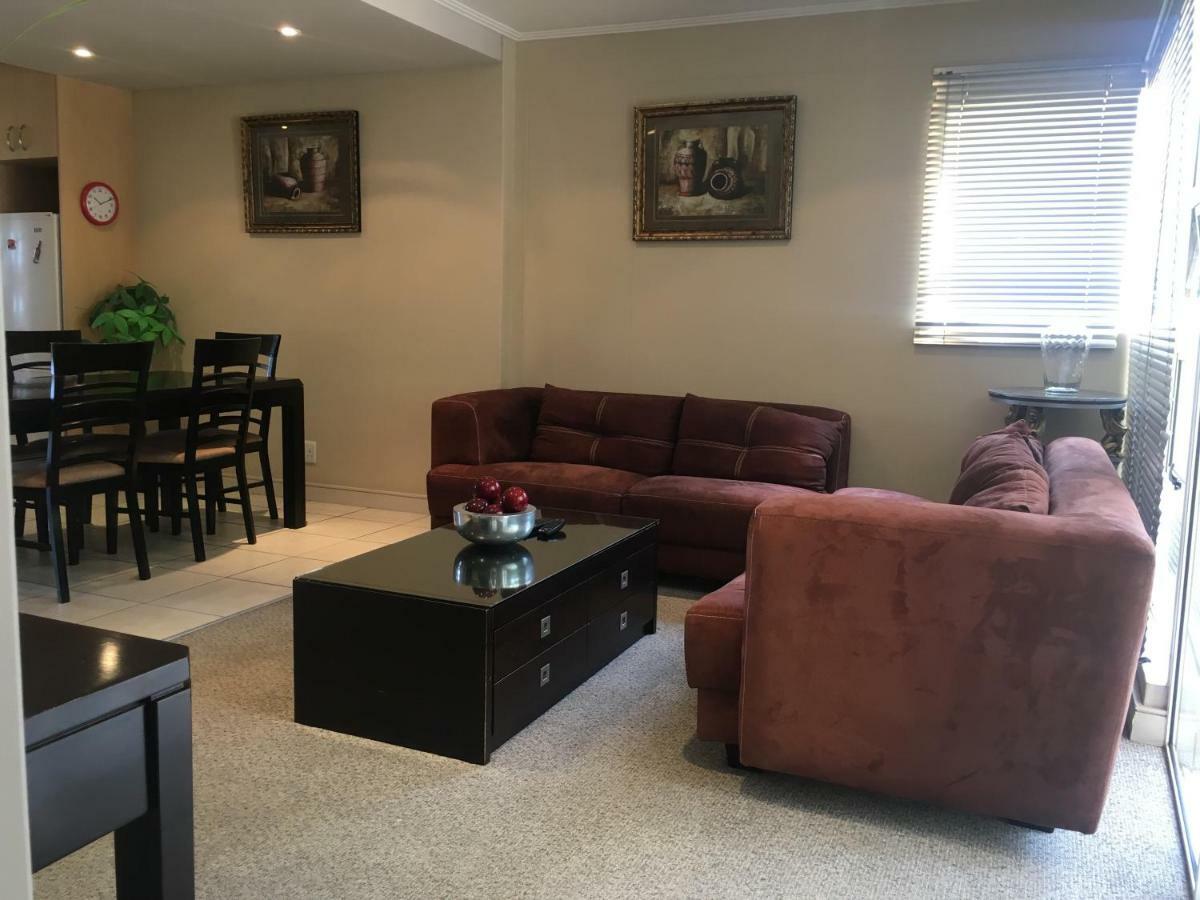Kadoshstay, 77 Grayston Drive Apartment