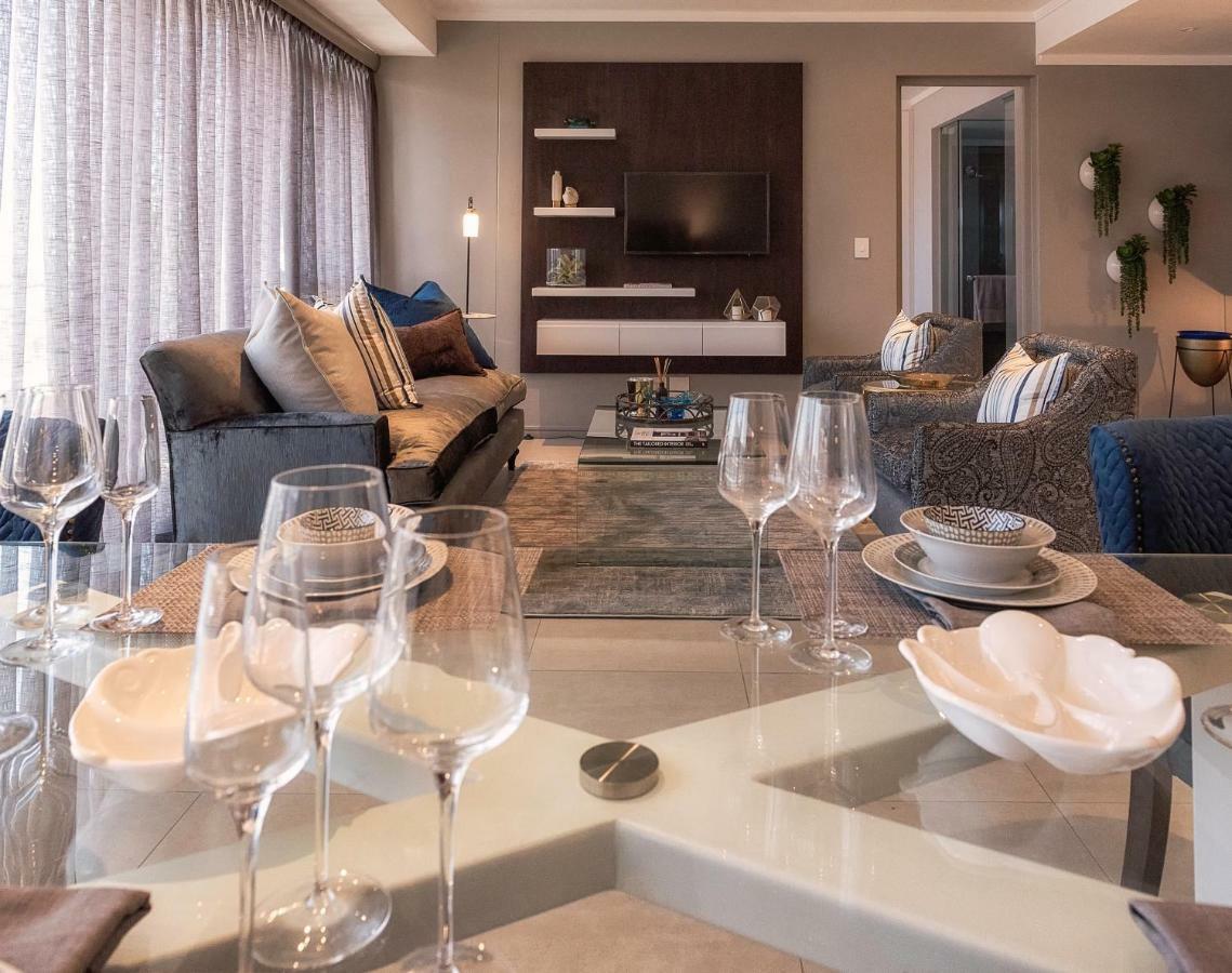Sandton Apartment, 2 Bedroom * Johannesburg