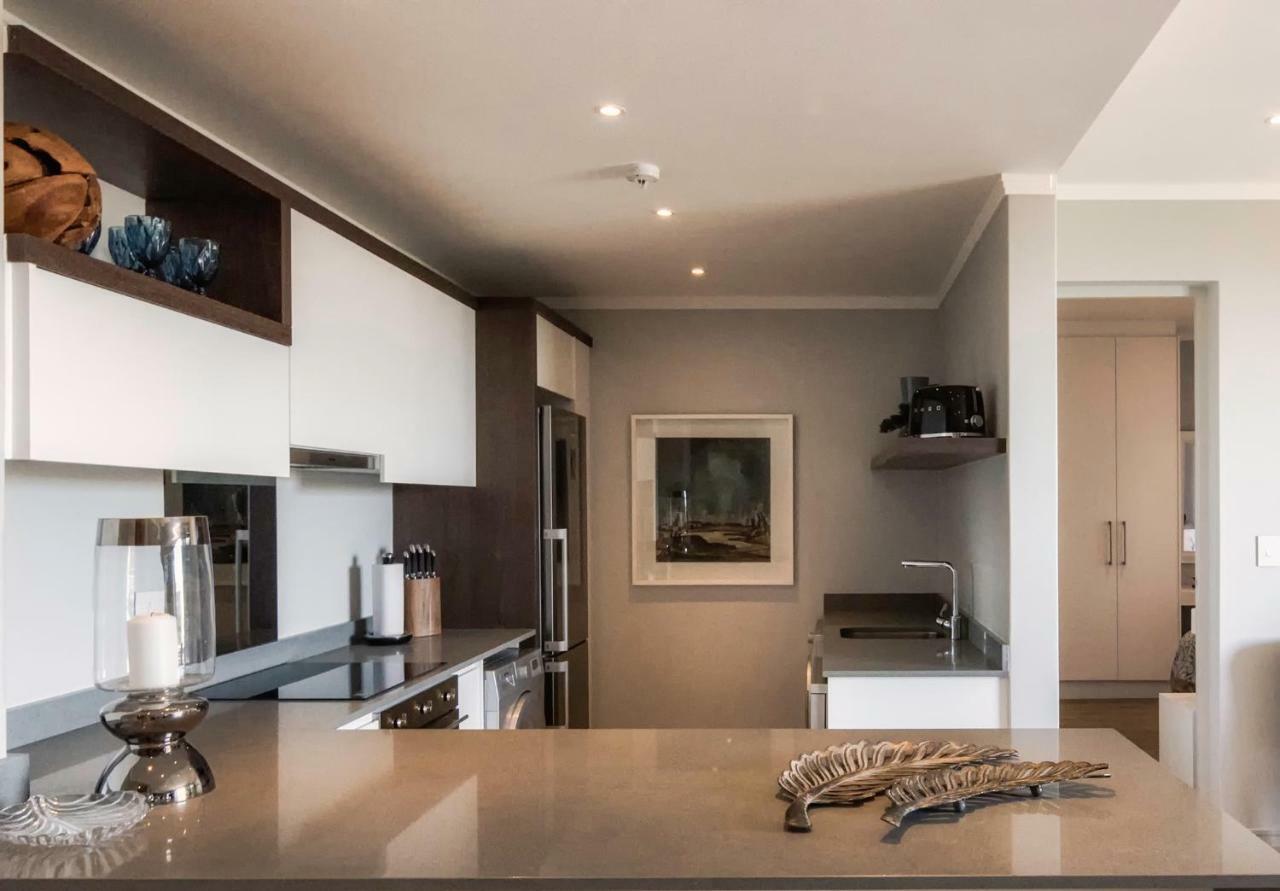 Sandton Apartment, 2 Bedroom *