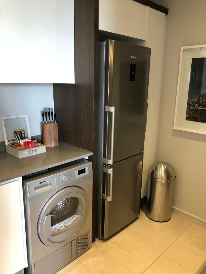 Apartment Sandton Apartment, 2 Bedroom Johannesburg