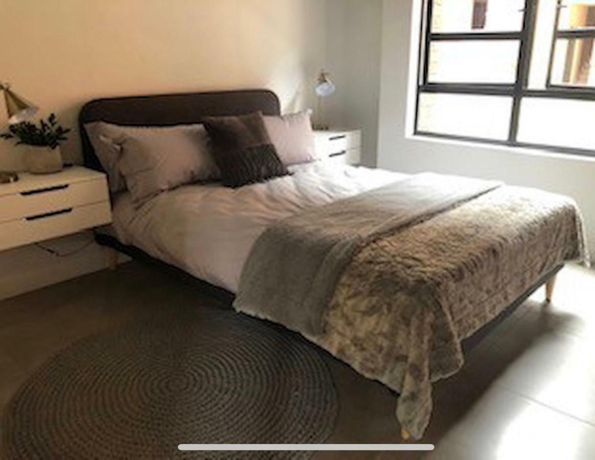 Trendy Melrose Apartment