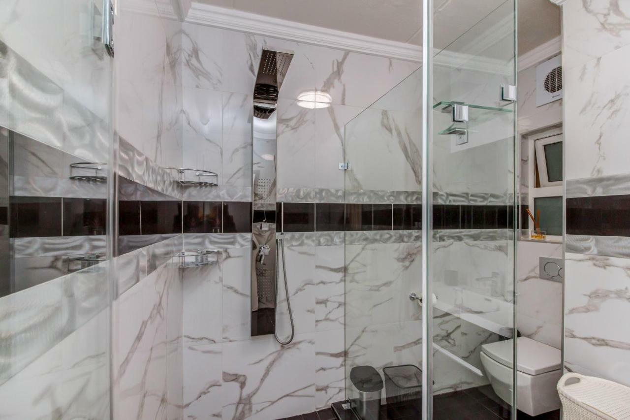 Upmarket Sandton Apartment