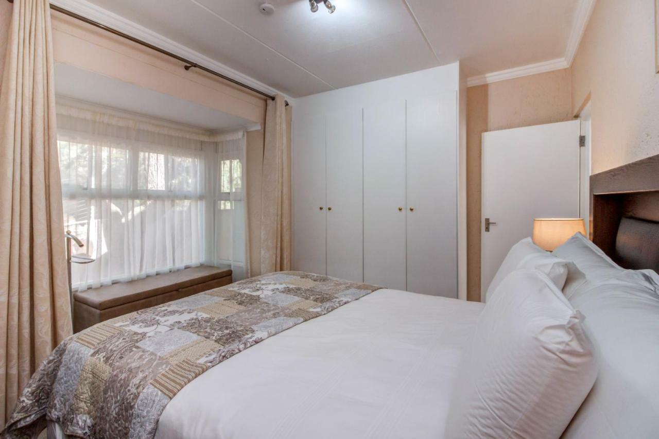 Upmarket Sandton Apartment Johannesburg