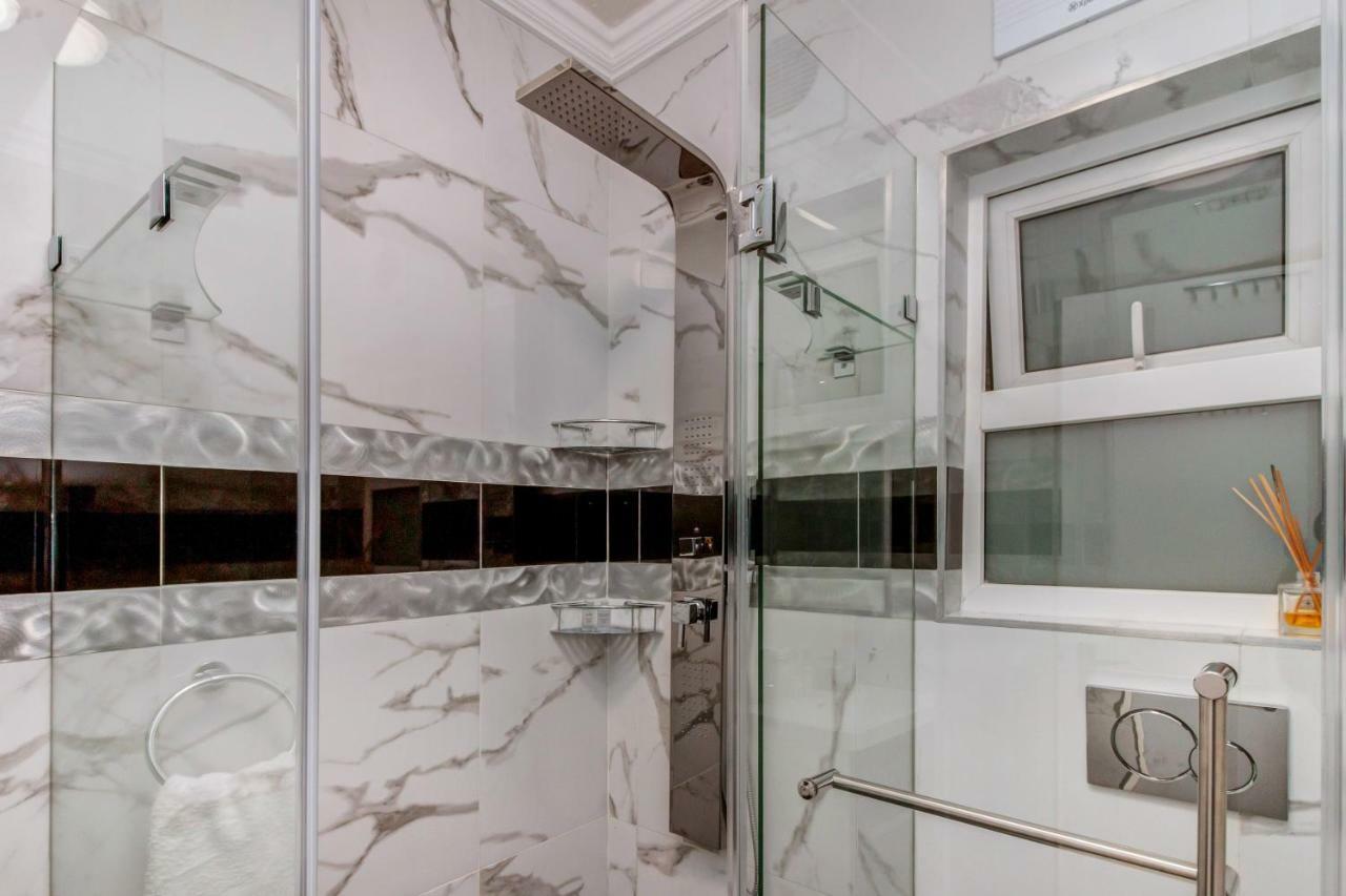 Upmarket Sandton Apartment