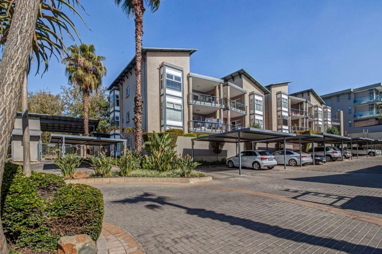 Upmarket Sandton * Johannesburg