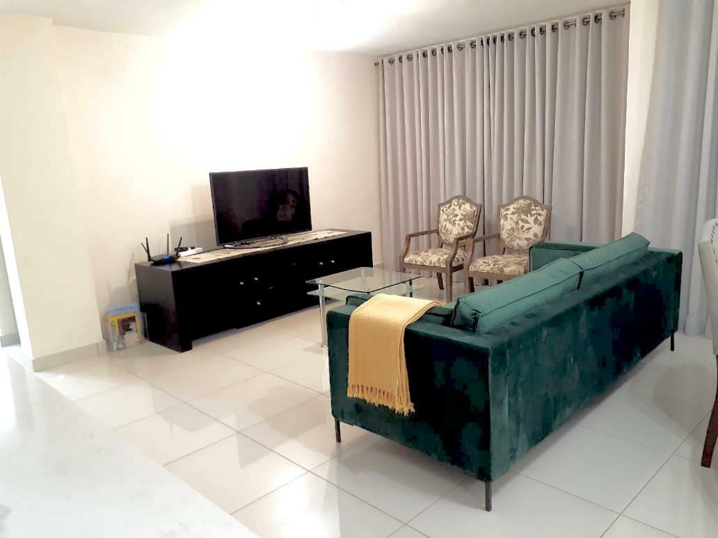 Apartment Embassy Gardens: Secure 2-bedroom In Sandton *