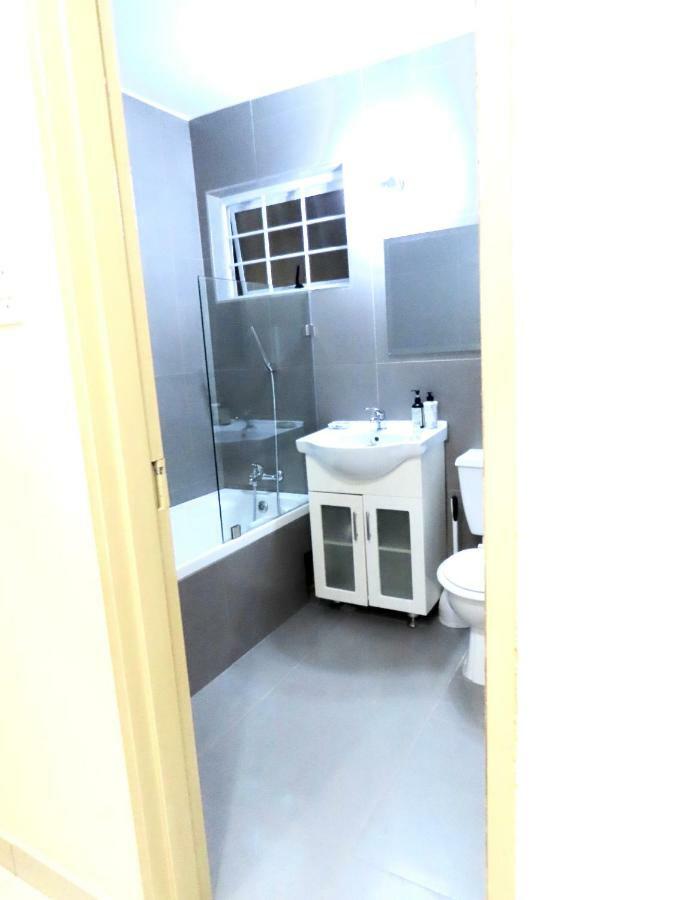 Embassy Gardens: Secure 2-bedroom In Sandton Apartment *