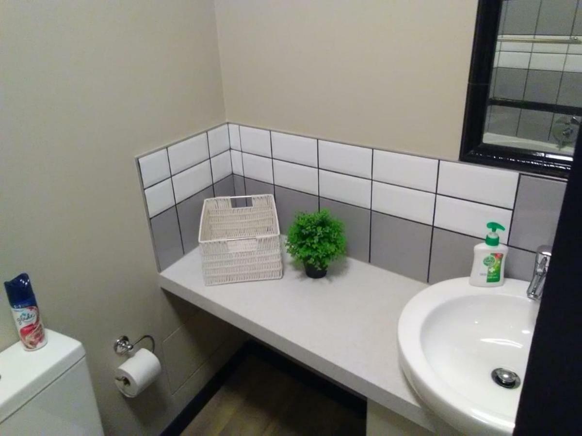One Perfect Rosebank Apartment *