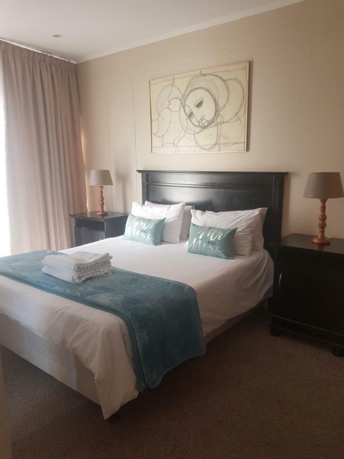 Kadoshstay, 77 Grayston Drive Johannesburg