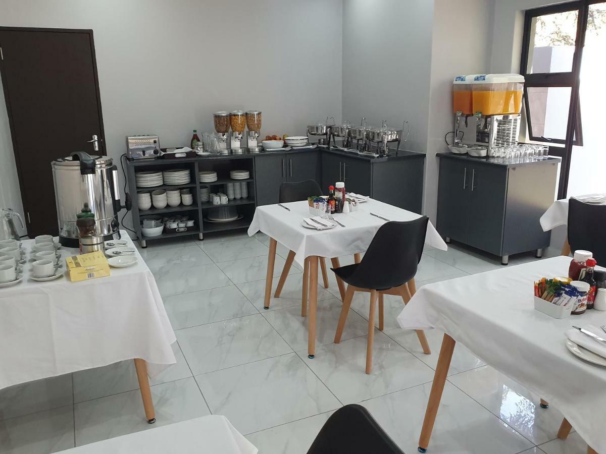 La Orchard Hotel