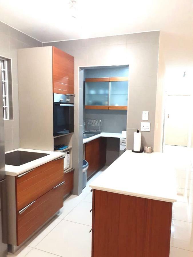 Apartment Embassy Gardens: Secure 2-bedroom In Sandton *