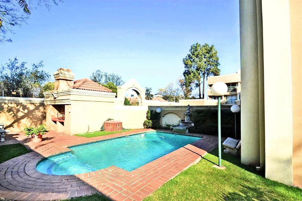 Apartment Embassy Gardens: Secure 2-bedroom In Sandton Johannesburg