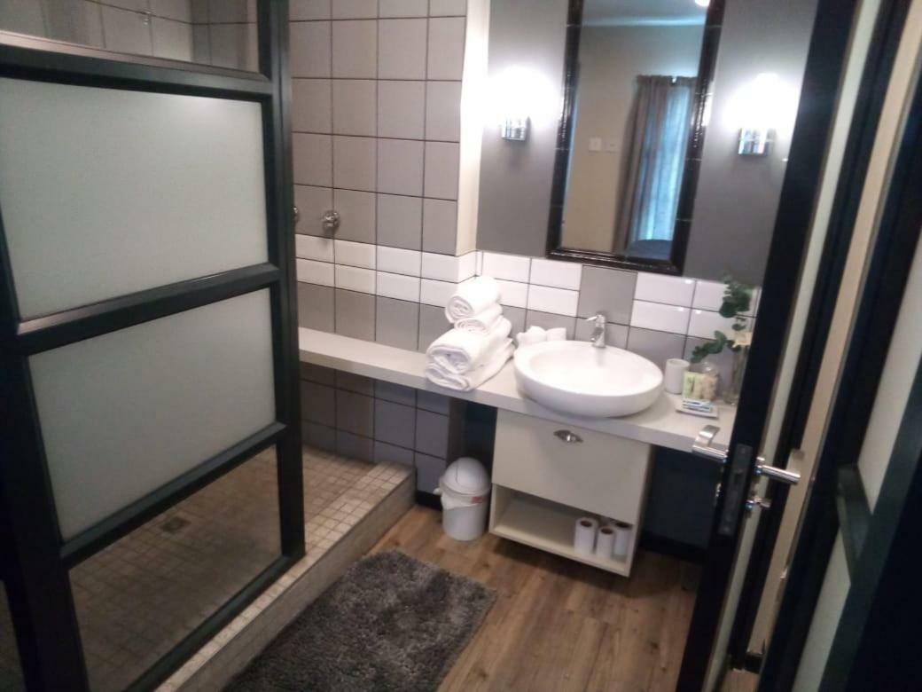 Luxury Rosebank Apartment *