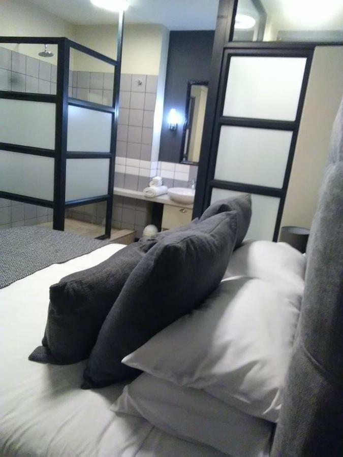 Luxury Rosebank Apartment