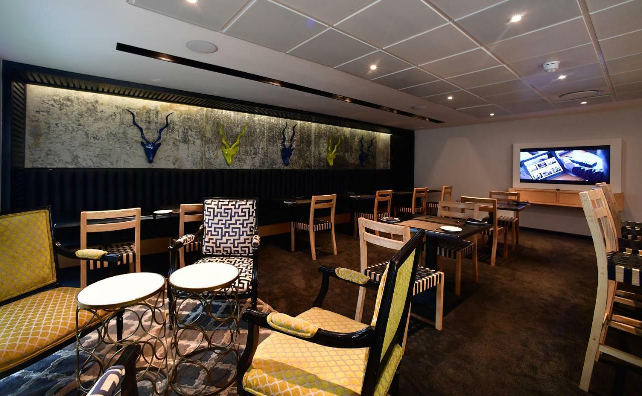 The Max Sandton