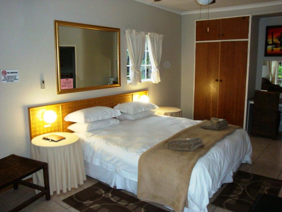 Guest house Flintstones Fourways 3*