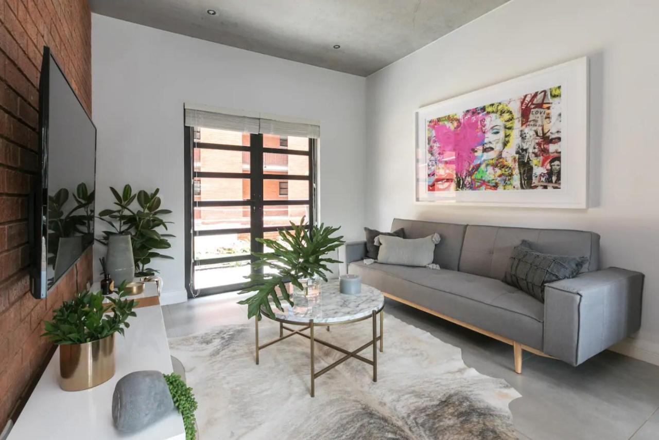 Trendy Melrose Apartment *