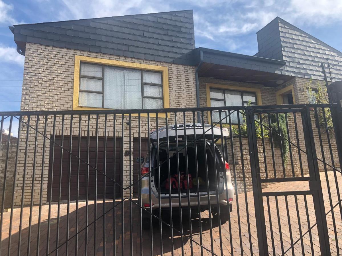 Naomi's Place 3* Johannesburg