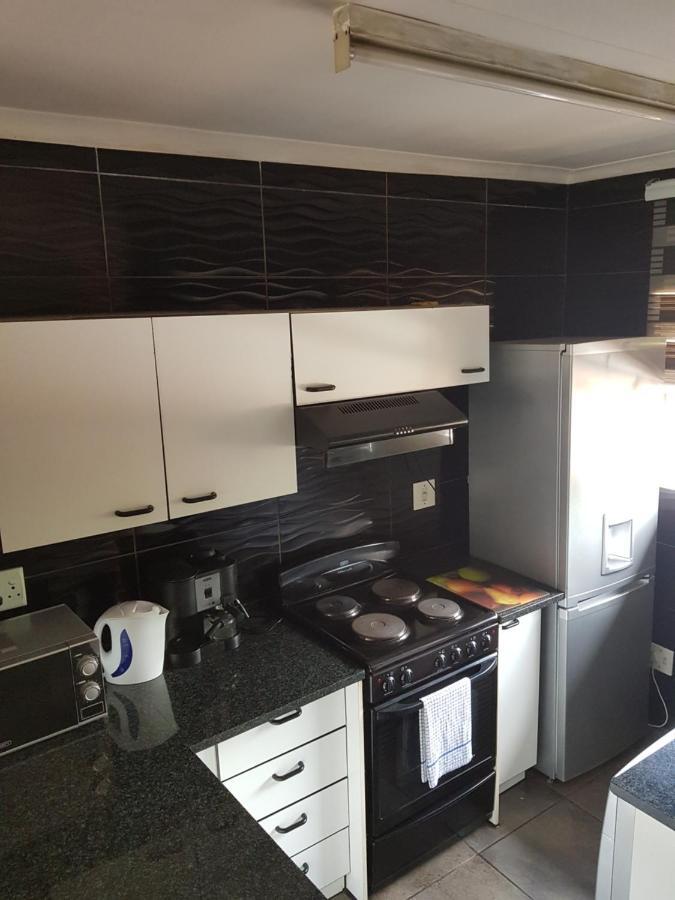 Executive 2 Bed Apartment, Free Wifi And Dstv Apartment