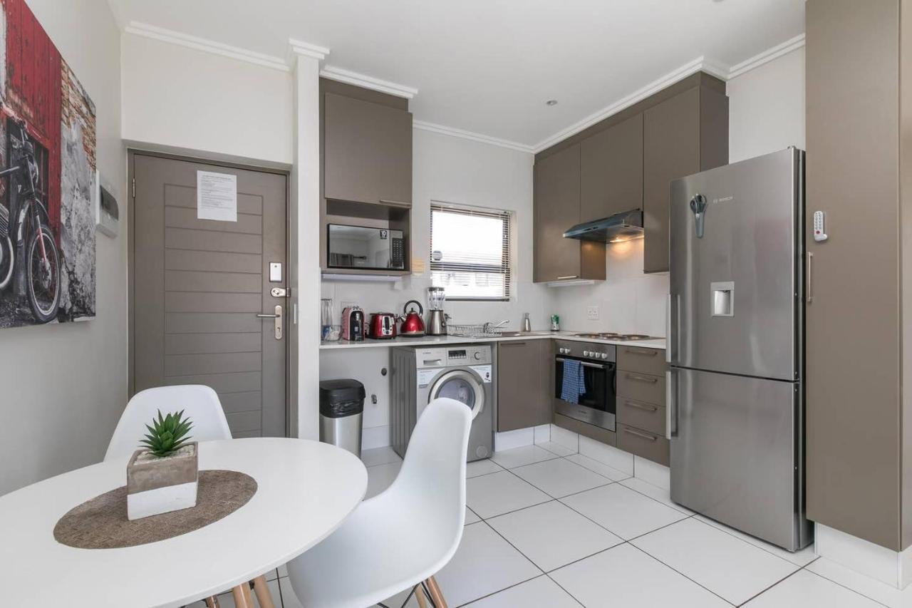 Nova Luxury Suites Lonehill Apartment