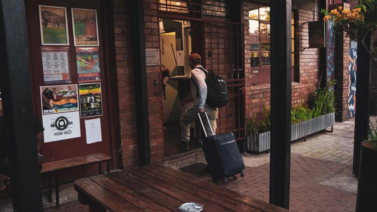 Curiocity Backpackers *