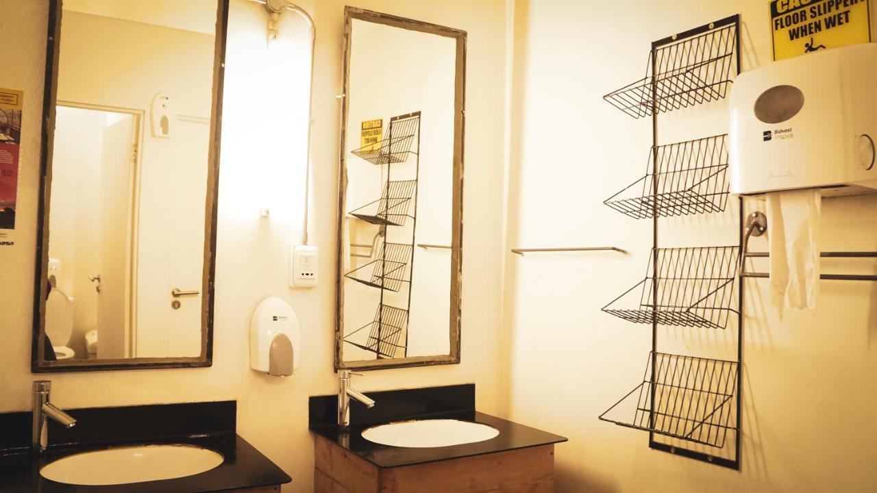 Curiocity Backpackers Albergue *