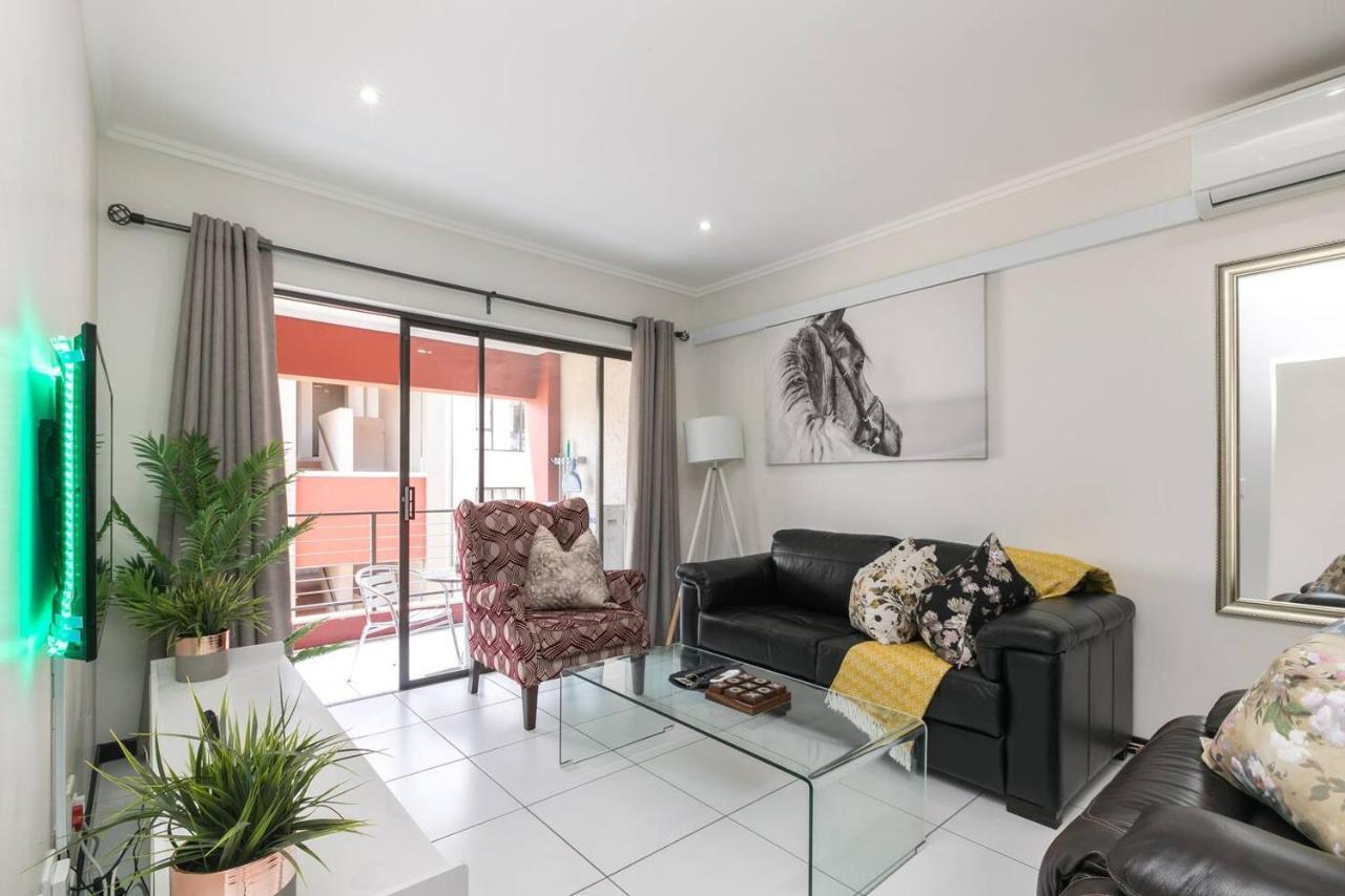 Apartment Nova Luxury Suites Lonehill Johannesburg