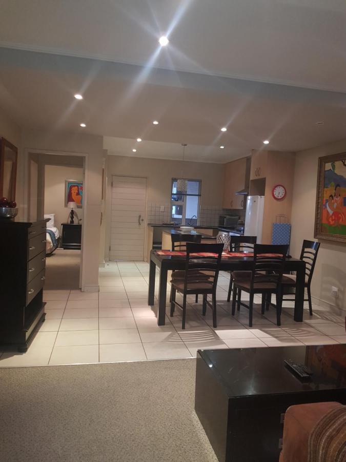 Kadoshstay, 77 Grayston Drive