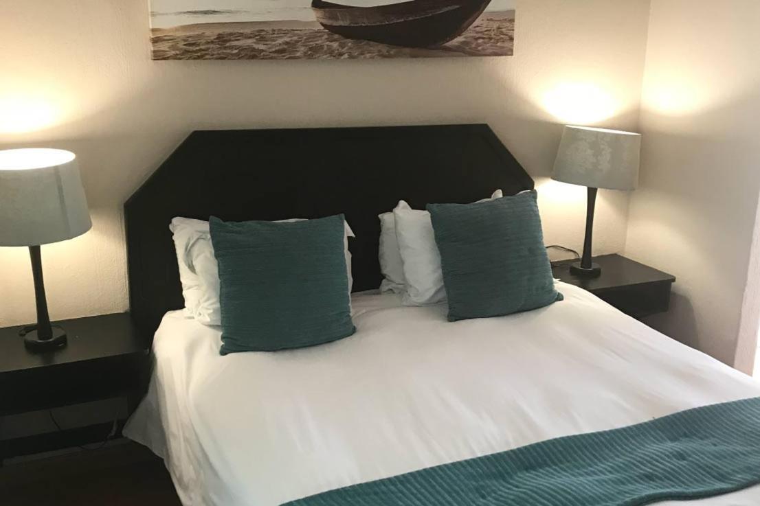 Daisy St -one Bedroom Apartment *