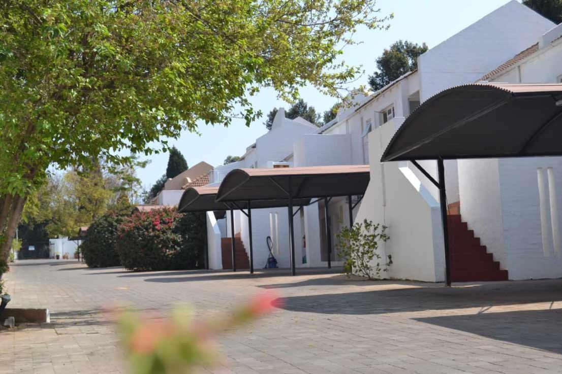 Daisy St -one Bedroom * Johannesburg
