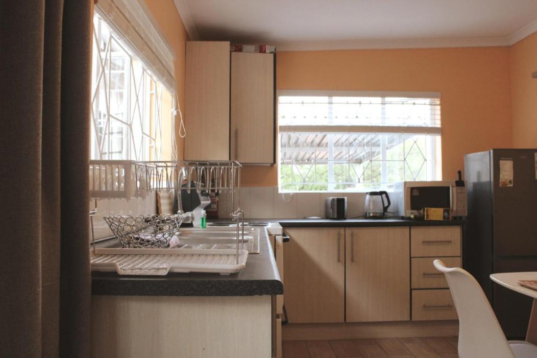 Apartment Lovely Linden With Solar Inverter Johannesburg