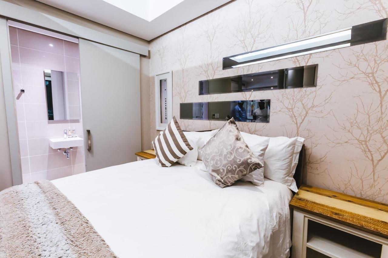 Sandton Skye Premium & Penthouses Apartment