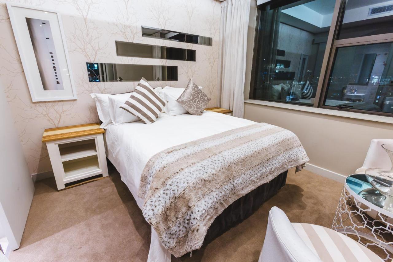 Sandton Skye Premium & Penthouses Apartment *