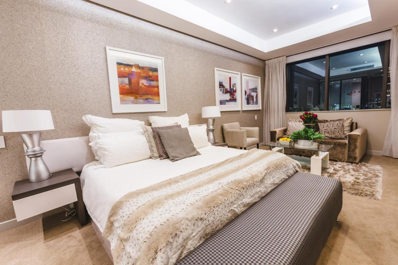 Sandton Skye Premium & Penthouses Apartment *