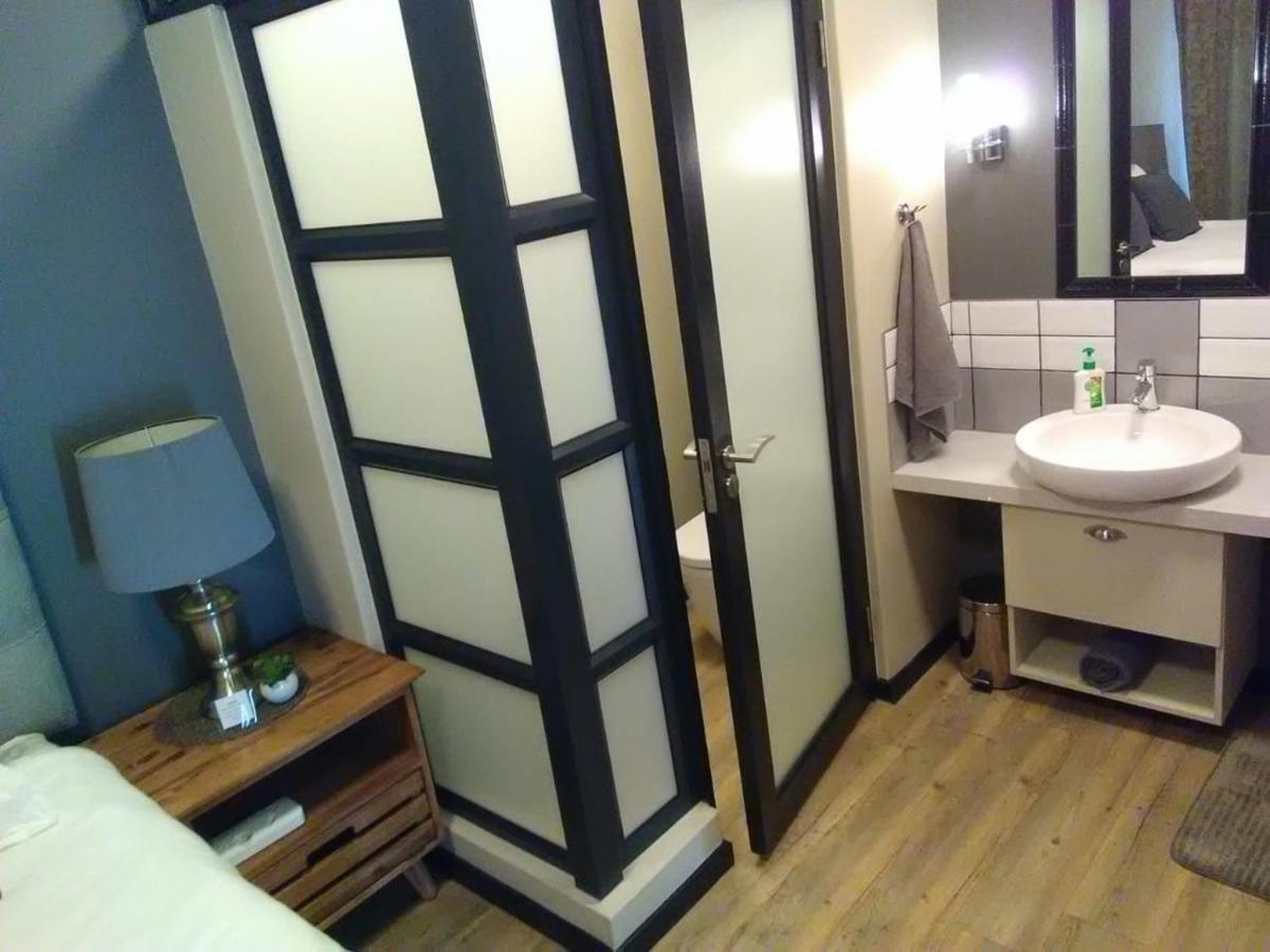 Rosch Inc Prop Rosebank Apartment Johannesburg