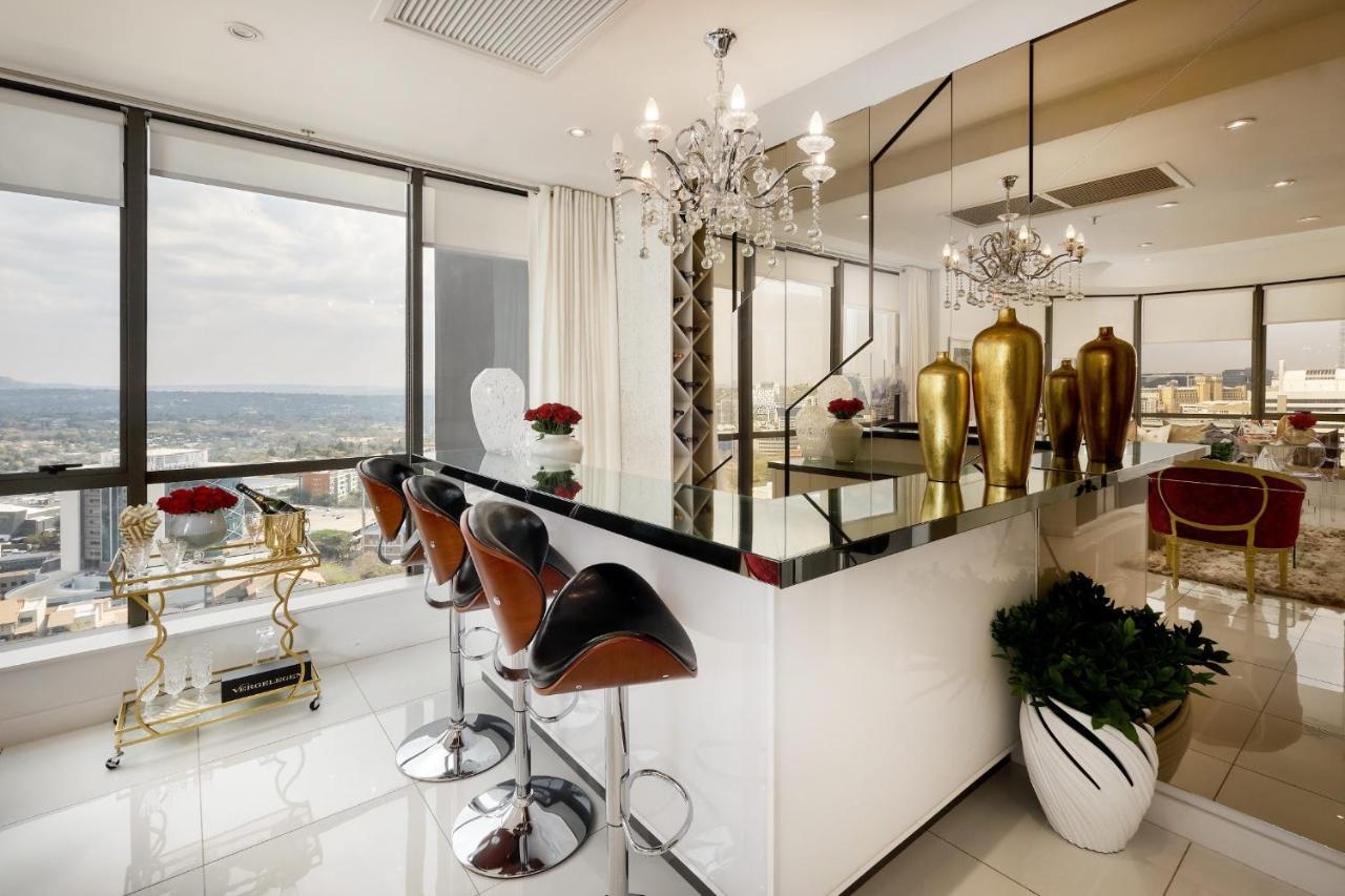 Sandton Skye Premium & Penthouses Apartment *