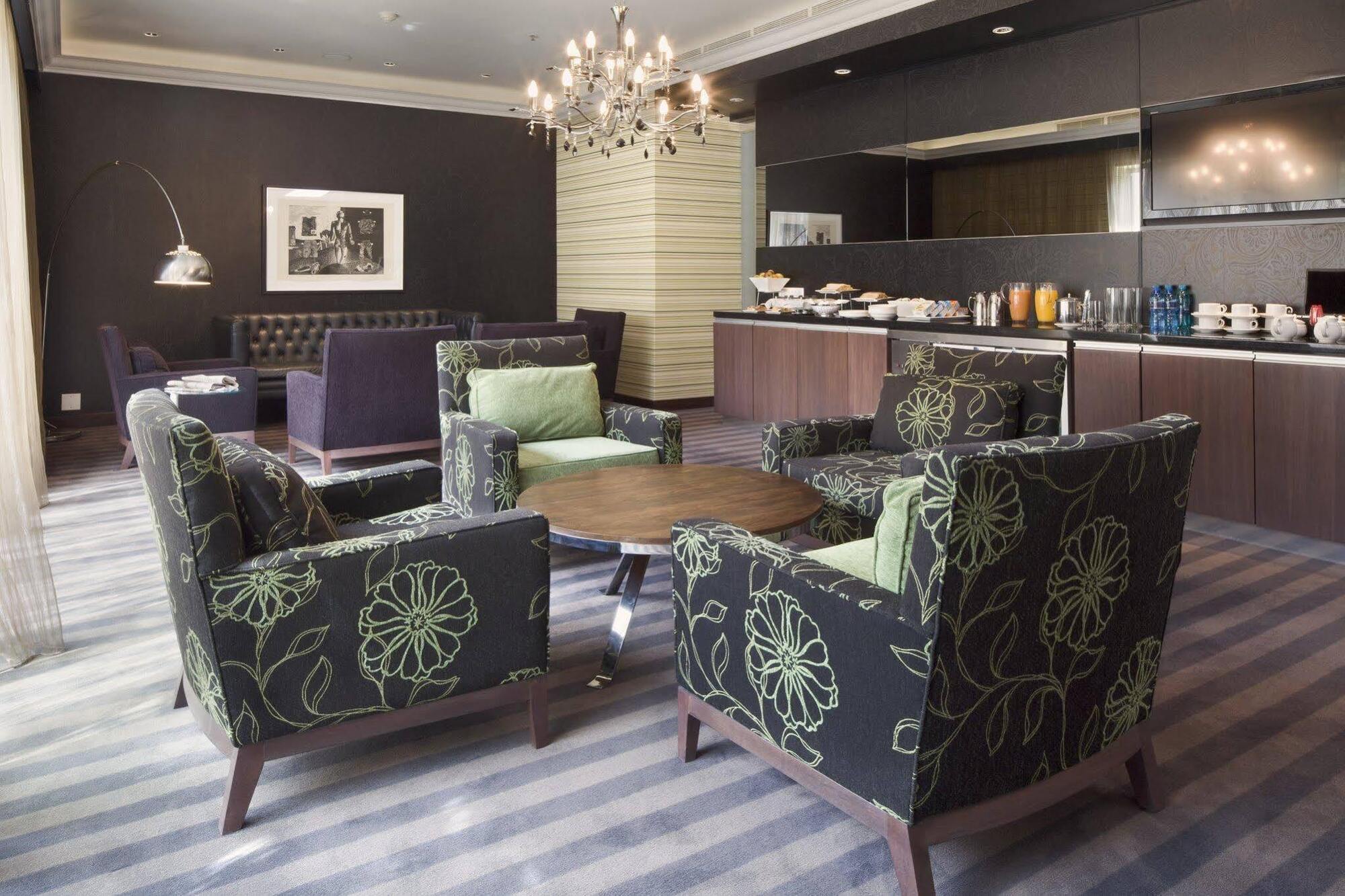 Southern Sun Rosebank, Hotel