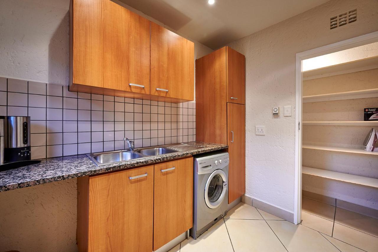 Dynasty Forest Sandown Serviced & Self Catering * Johannesburg