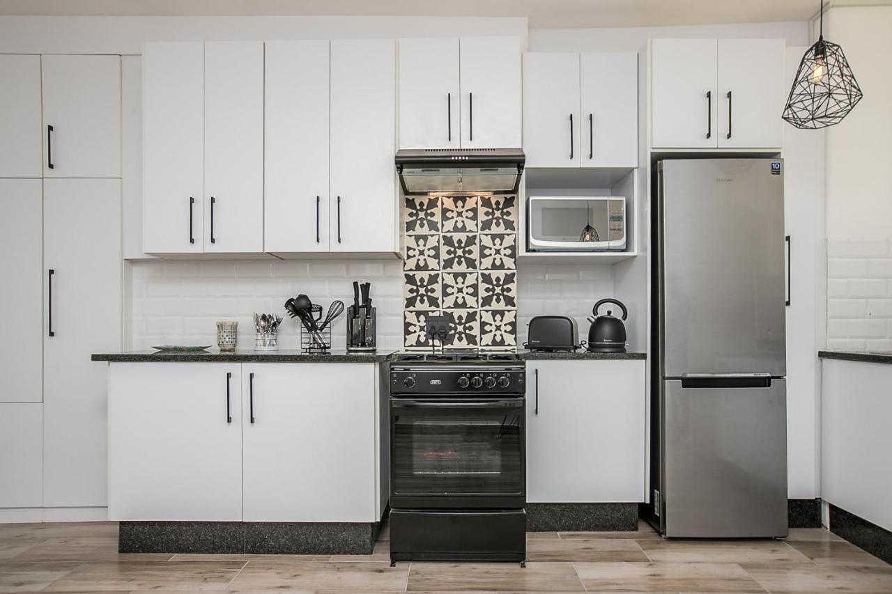 116 Illovo Mews * Johannesburg