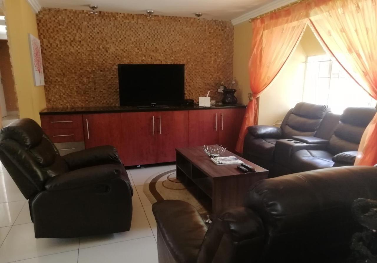 Derastar Acomodação com café da manhã  *