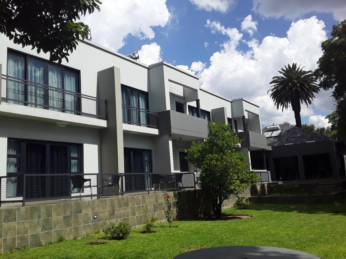 Hotel La Orchard 3*