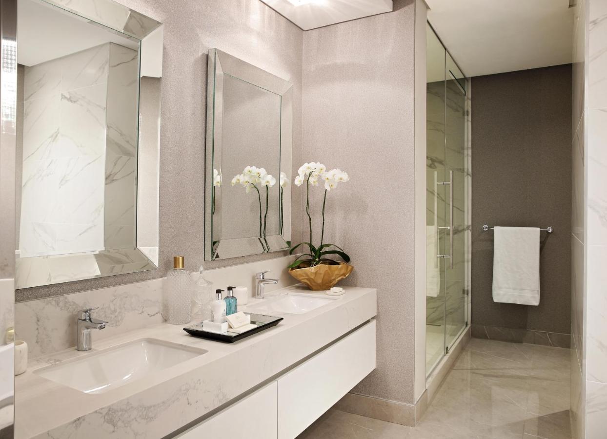 The Houghton Skyline 5*
