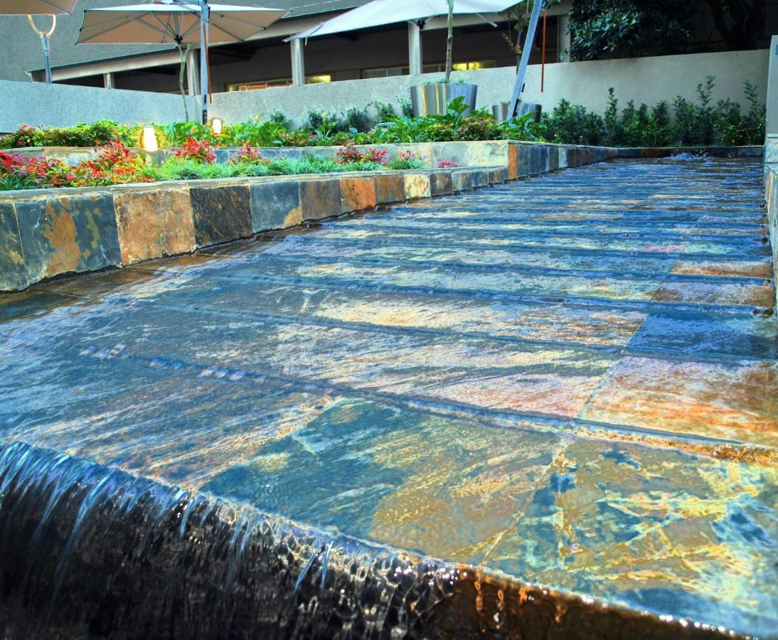 Southern Sun Rosebank, Hotel 4*