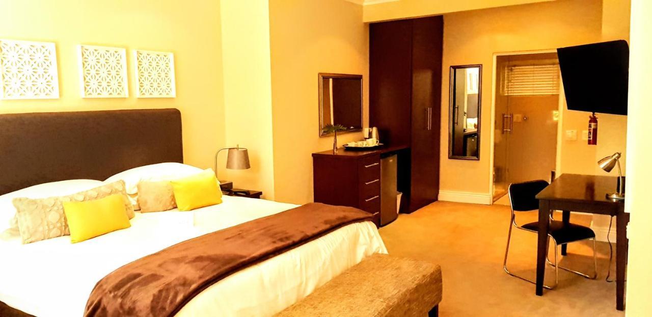 Q On First Guest house Johannesburg
