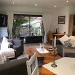 Waybury Cottage - A Cozy Home From Home !