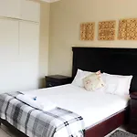 Dumelang Executive Lodge- Cottages In Sandton